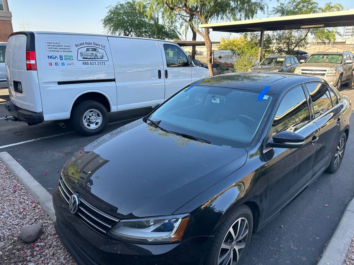 Accent Auto Glass mobile van and freshly replaced sedan windshield in Phoenix